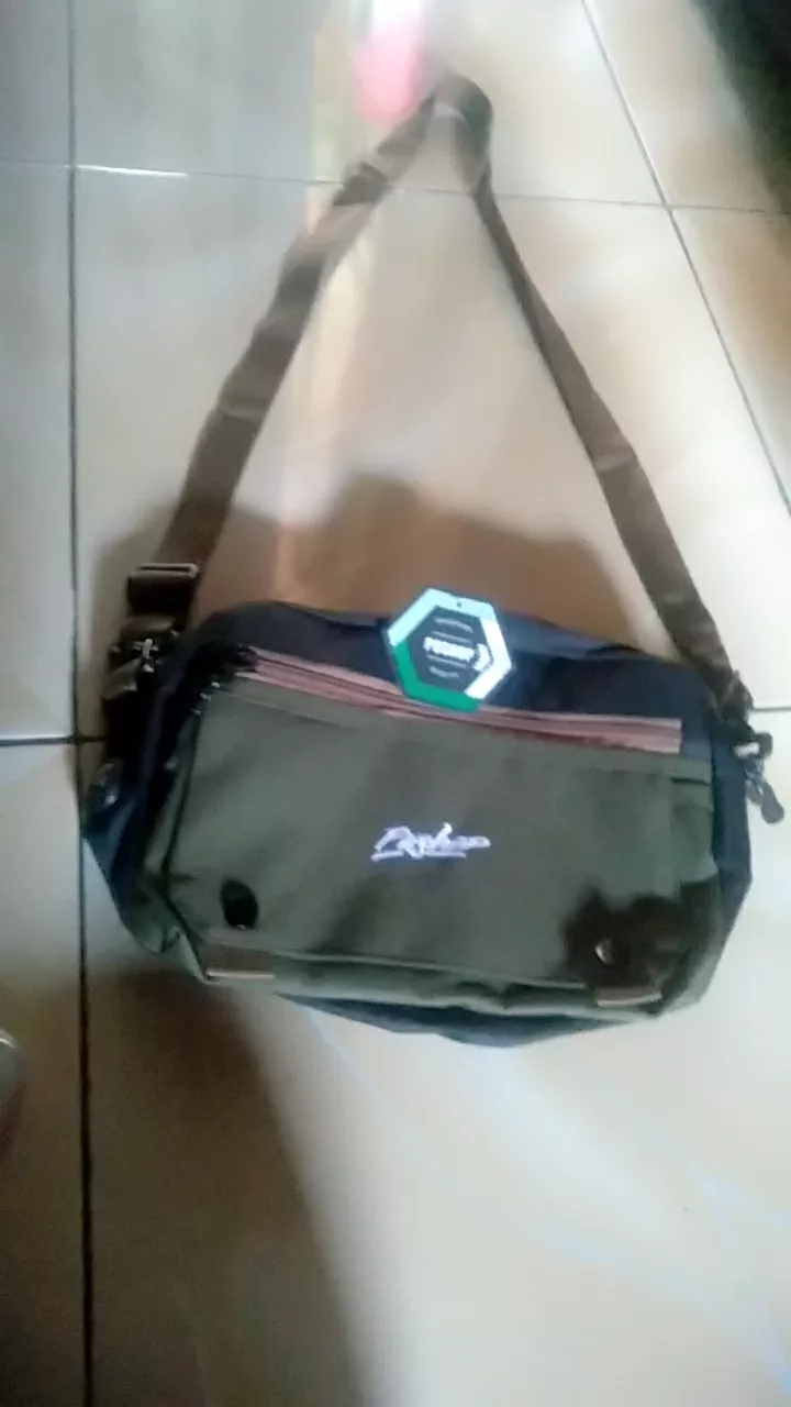 1. Tas Selempang Slingbag Casual Razo Pushop - Foto ulasan pembeli