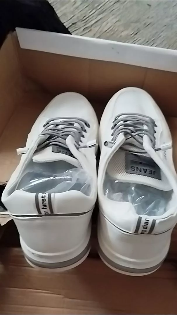 1. Leedoo Sepatu Pria Formal Sneakers Original Muda Kekinian Tali Hitam Kulit Sepatu Shoes Putih MC421 - Foto ulasan pembeli