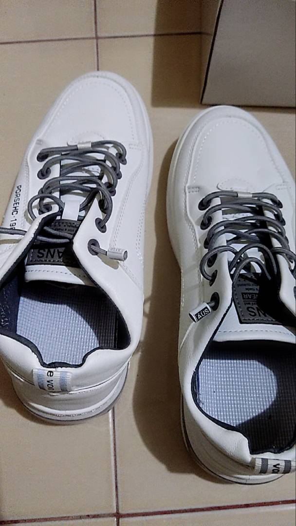 1. Leedoo Sepatu Pria Formal Sneakers Original Muda Kekinian Tali Hitam Kulit Sepatu Shoes Putih MC421 - Foto ulasan pembeli