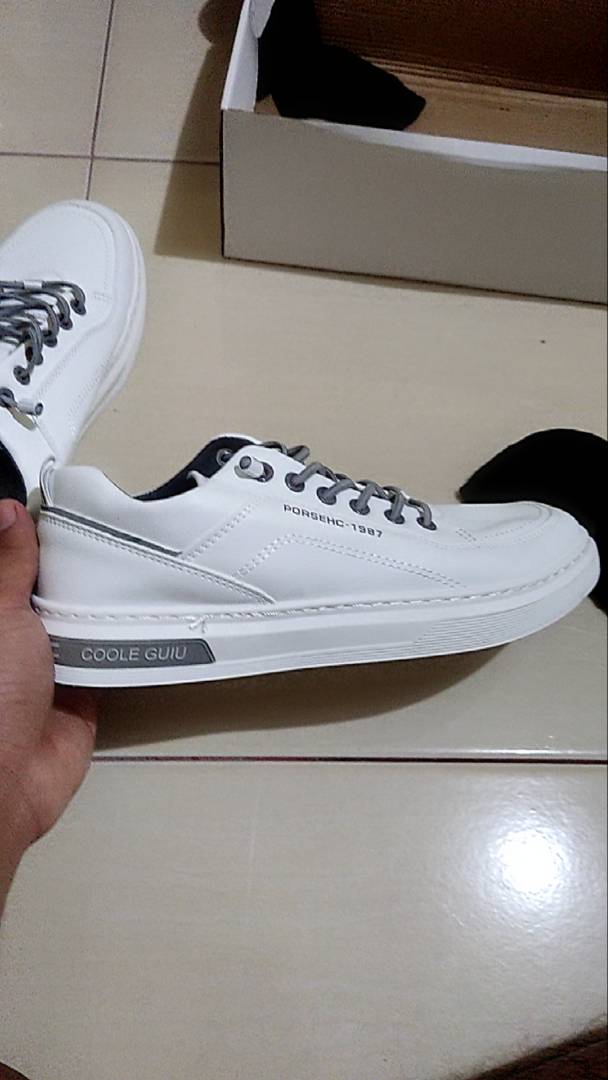 1. Leedoo Sepatu Pria Formal Sneakers Original Muda Kekinian Tali Hitam Kulit Sepatu Shoes Putih MC421 - Foto ulasan pembeli