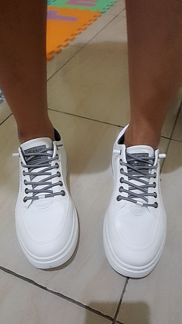1. Leedoo Sepatu Pria Formal Sneakers Original Muda Kekinian Tali Hitam Kulit Sepatu Shoes Putih MC421 - Foto ulasan pembeli