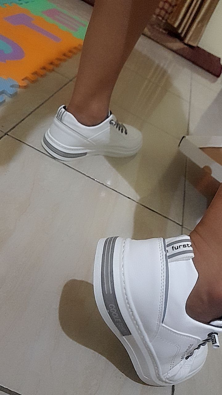 1. Leedoo Sepatu Pria Formal Sneakers Original Muda Kekinian Tali Hitam Kulit Sepatu Shoes Putih MC421 - Foto ulasan pembeli