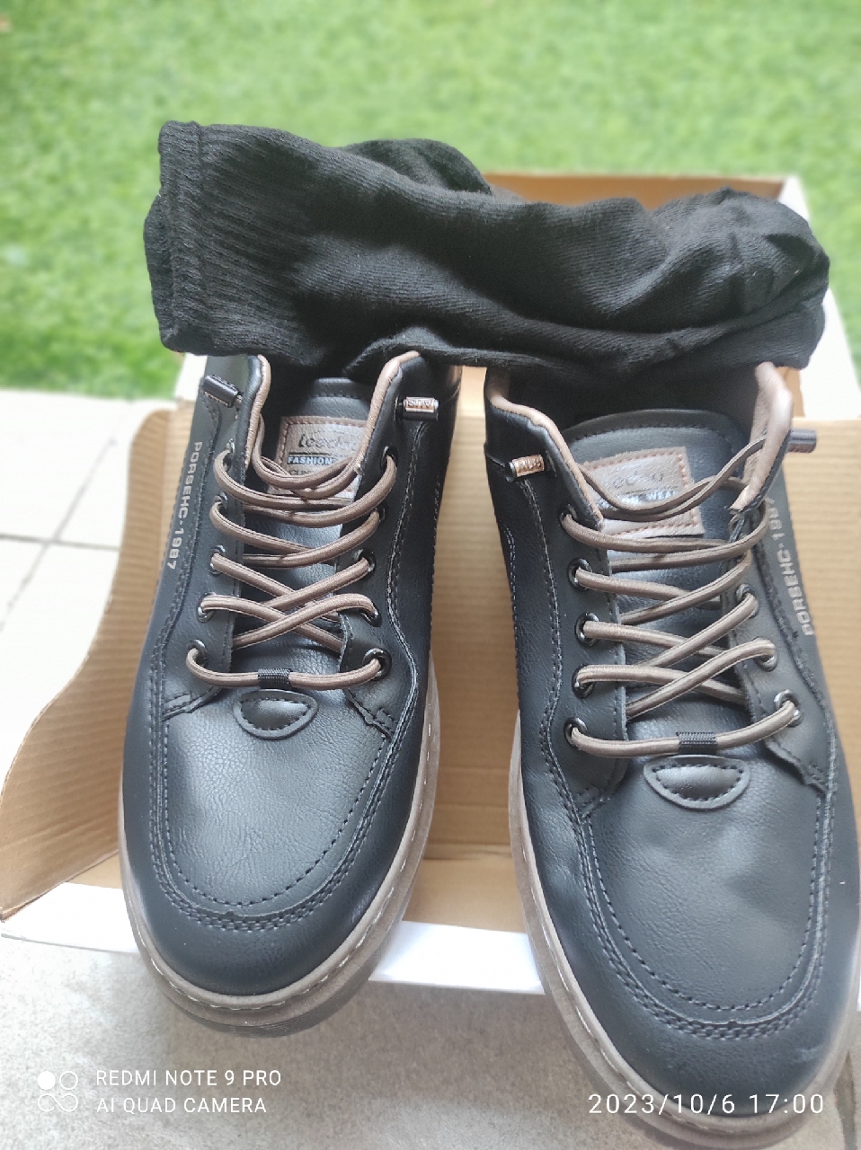 1. Leedoo Sepatu Pria Formal Sneakers Original Muda Kekinian Tali Hitam Kulit Sepatu Shoes Putih MC421 - Foto ulasan pembeli