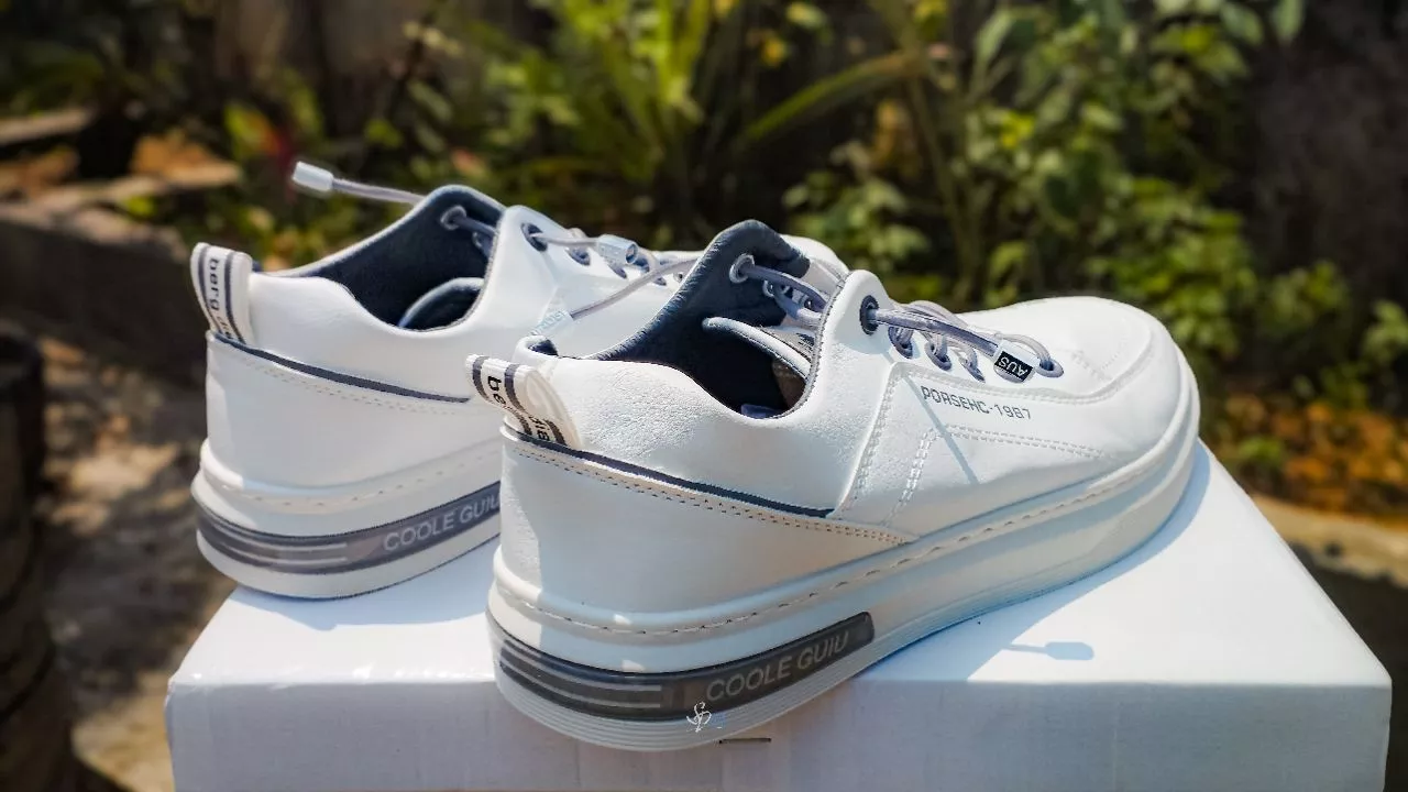 1. Leedoo Sepatu Pria Formal Sneakers Original Muda Kekinian Tali Hitam Kulit Sepatu Shoes Putih MC421 - Foto ulasan pembeli