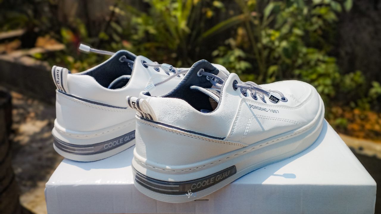 1. Leedoo Sepatu Pria Formal Sneakers Original Muda Kekinian Tali Hitam Kulit Sepatu Shoes Putih MC421 - Foto ulasan pembeli