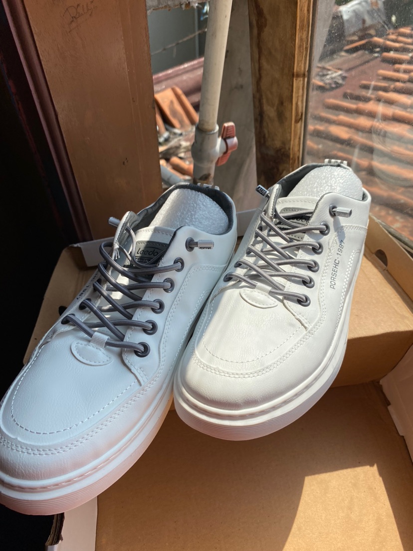 1. Leedoo Sepatu Pria Formal Sneakers Original Muda Kekinian Tali Hitam Kulit Sepatu Shoes Putih MC421 - Foto ulasan pembeli