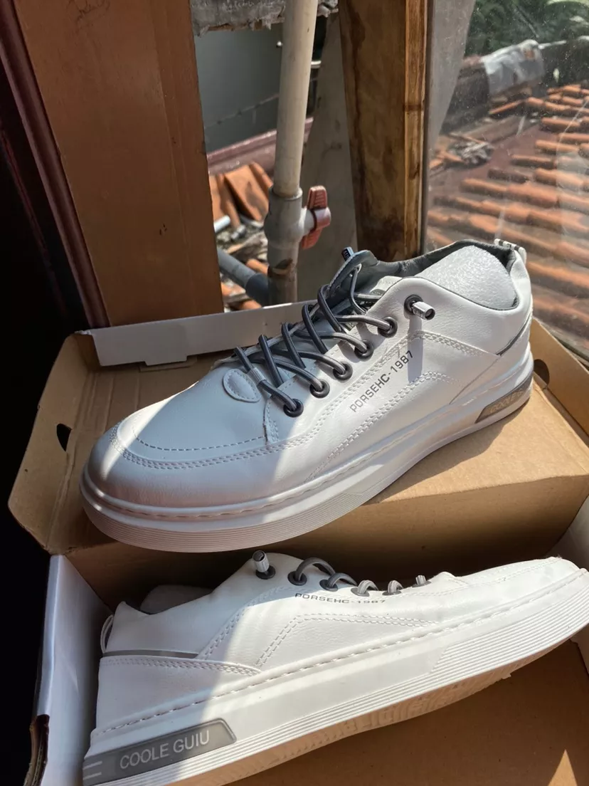 1. Leedoo Sepatu Pria Formal Sneakers Original Muda Kekinian Tali Hitam Kulit Sepatu Shoes Putih MC421 - Foto ulasan pembeli
