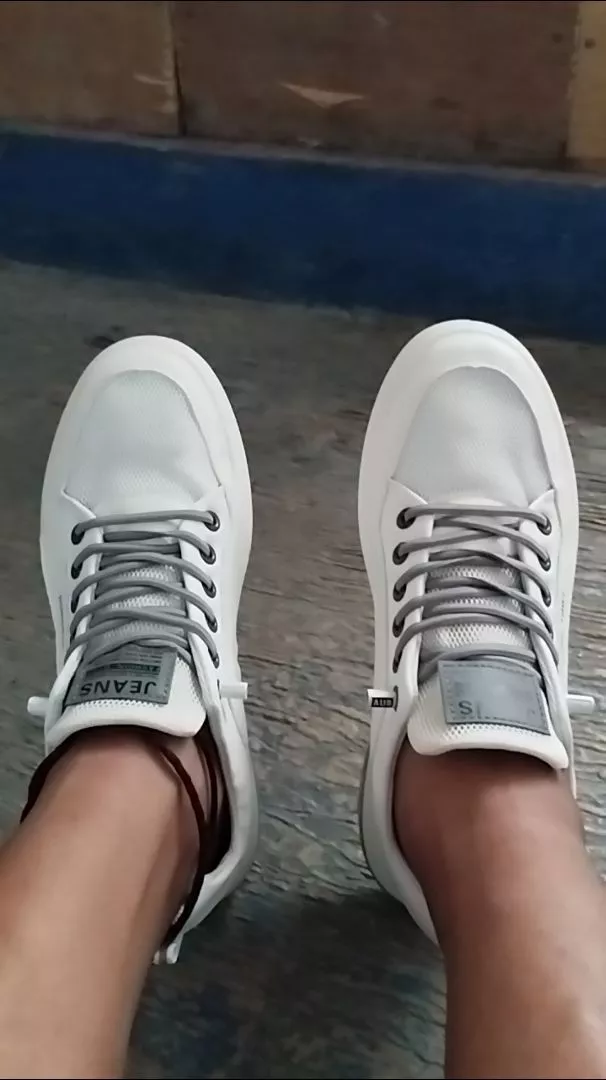 1. Leedoo Sepatu Pria Formal Sneakers Original Muda Kekinian Tali Hitam Kulit Sepatu Shoes Putih MC421 - Foto ulasan pembeli