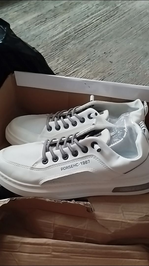 1. Leedoo Sepatu Pria Formal Sneakers Original Muda Kekinian Tali Hitam Kulit Sepatu Shoes Putih MC421 - Foto ulasan pembeli