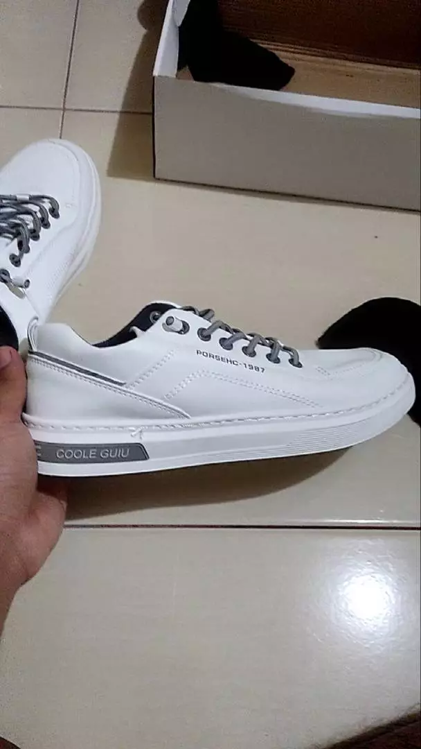 1. Leedoo Sepatu Pria Formal Sneakers Original Muda Kekinian Tali Hitam Kulit Sepatu Shoes Putih MC421 - Foto ulasan pembeli