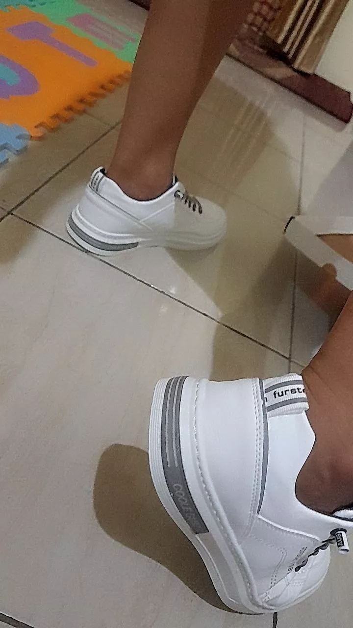 1. Leedoo Sepatu Pria Formal Sneakers Original Muda Kekinian Tali Hitam Kulit Sepatu Shoes Putih MC421 - Foto ulasan pembeli