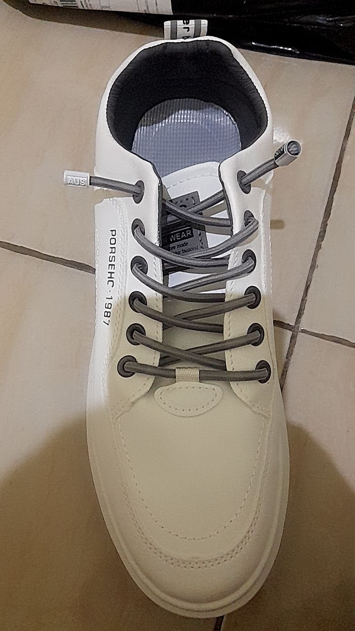 1. Leedoo Sepatu Pria Formal Sneakers Original Muda Kekinian Tali Hitam Kulit Sepatu Shoes Putih MC421 - Foto ulasan pembeli