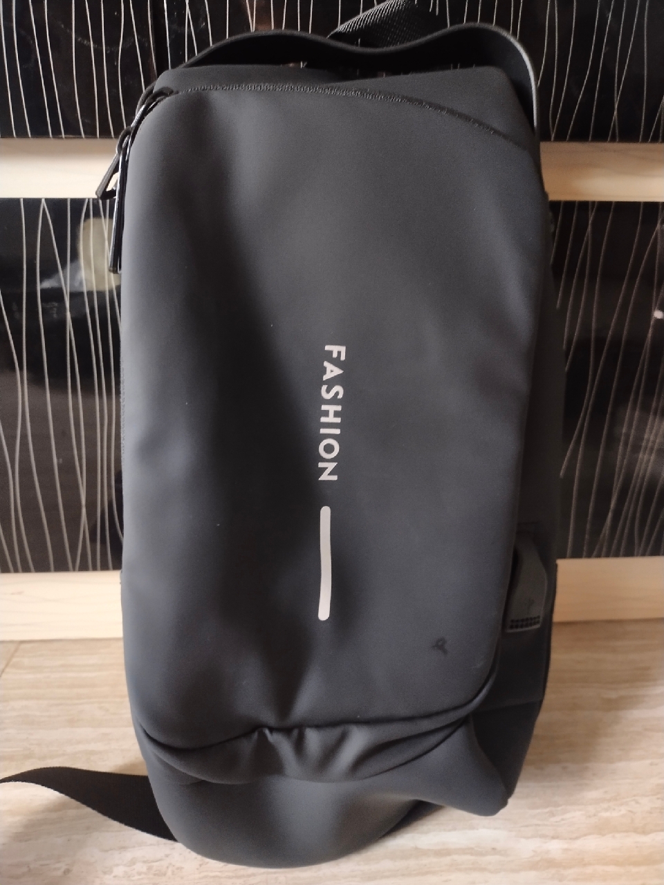 2. CIVETO TS207 Tas Selempang Pria USB Fashion Waterproof Men Chest Sling Bag - Foto ulasan pembeli