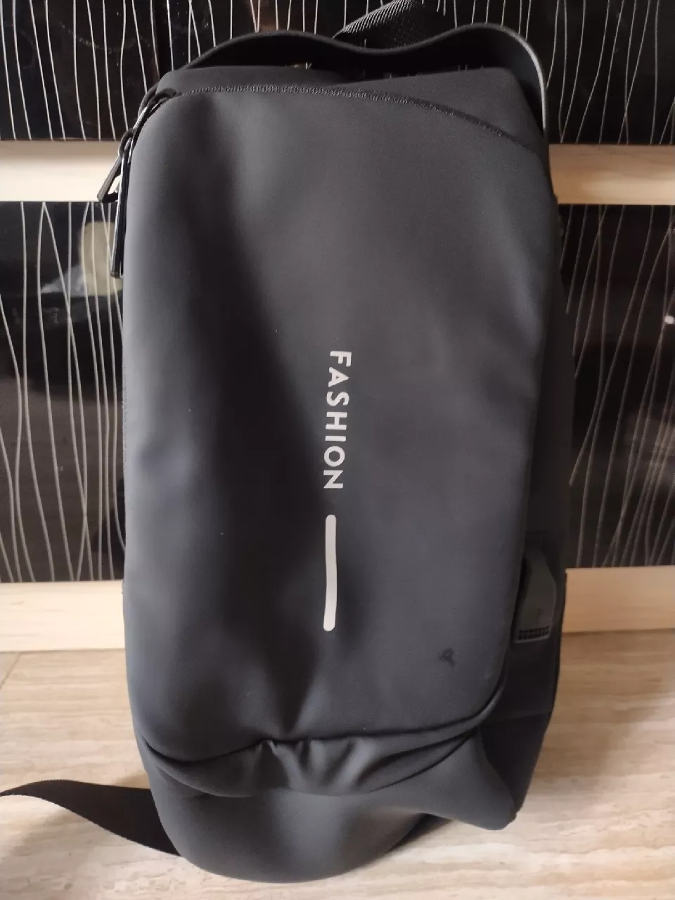 2. CIVETO TS207 Tas Selempang Pria USB Fashion Waterproof Men Chest Sling Bag - Foto ulasan pembeli