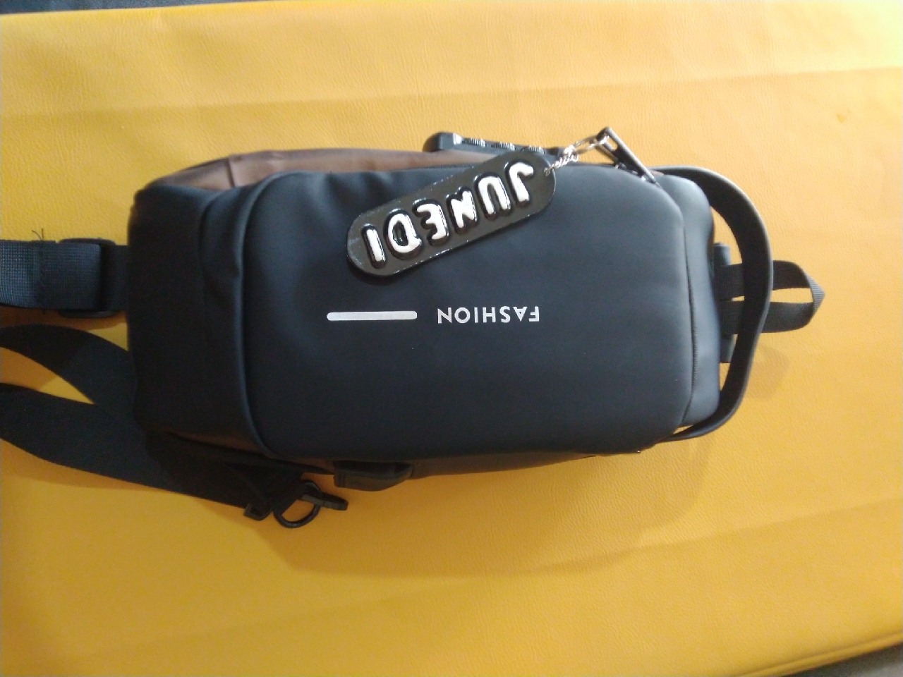 2. CIVETO TS207 Tas Selempang Pria USB Fashion Waterproof Men Chest Sling Bag - Foto ulasan pembeli