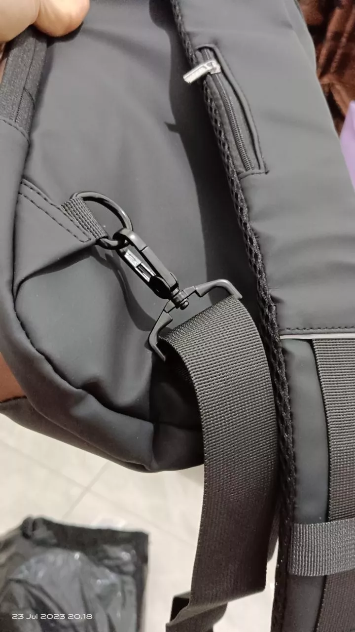 2. CIVETO TS207 Tas Selempang Pria USB Fashion Waterproof Men Chest Sling Bag - Foto ulasan pembeli