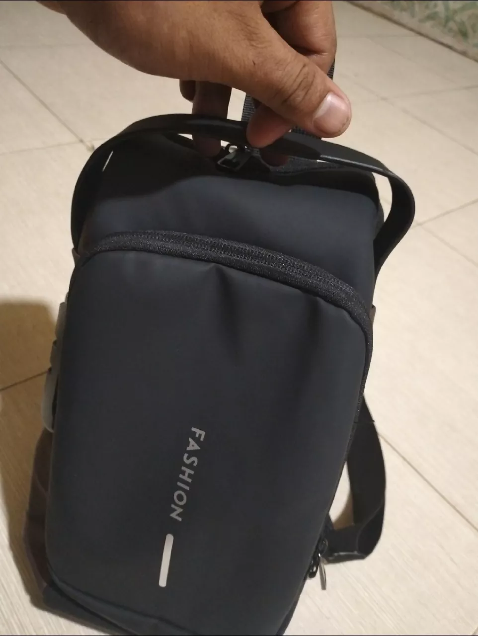2. CIVETO TS207 Tas Selempang Pria USB Fashion Waterproof Men Chest Sling Bag - Foto ulasan pembeli