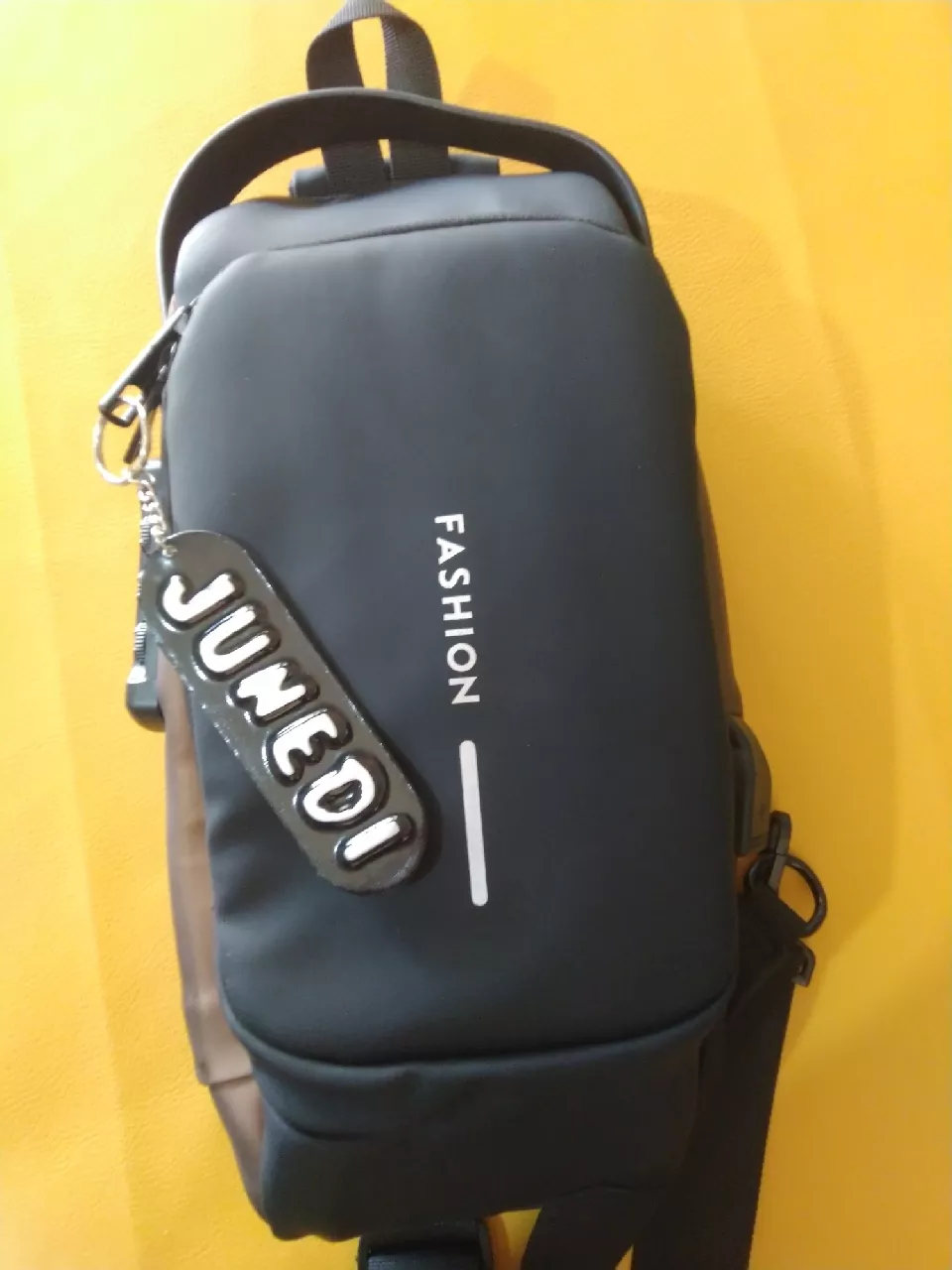 2. CIVETO TS207 Tas Selempang Pria USB Fashion Waterproof Men Chest Sling Bag - Foto ulasan pembeli