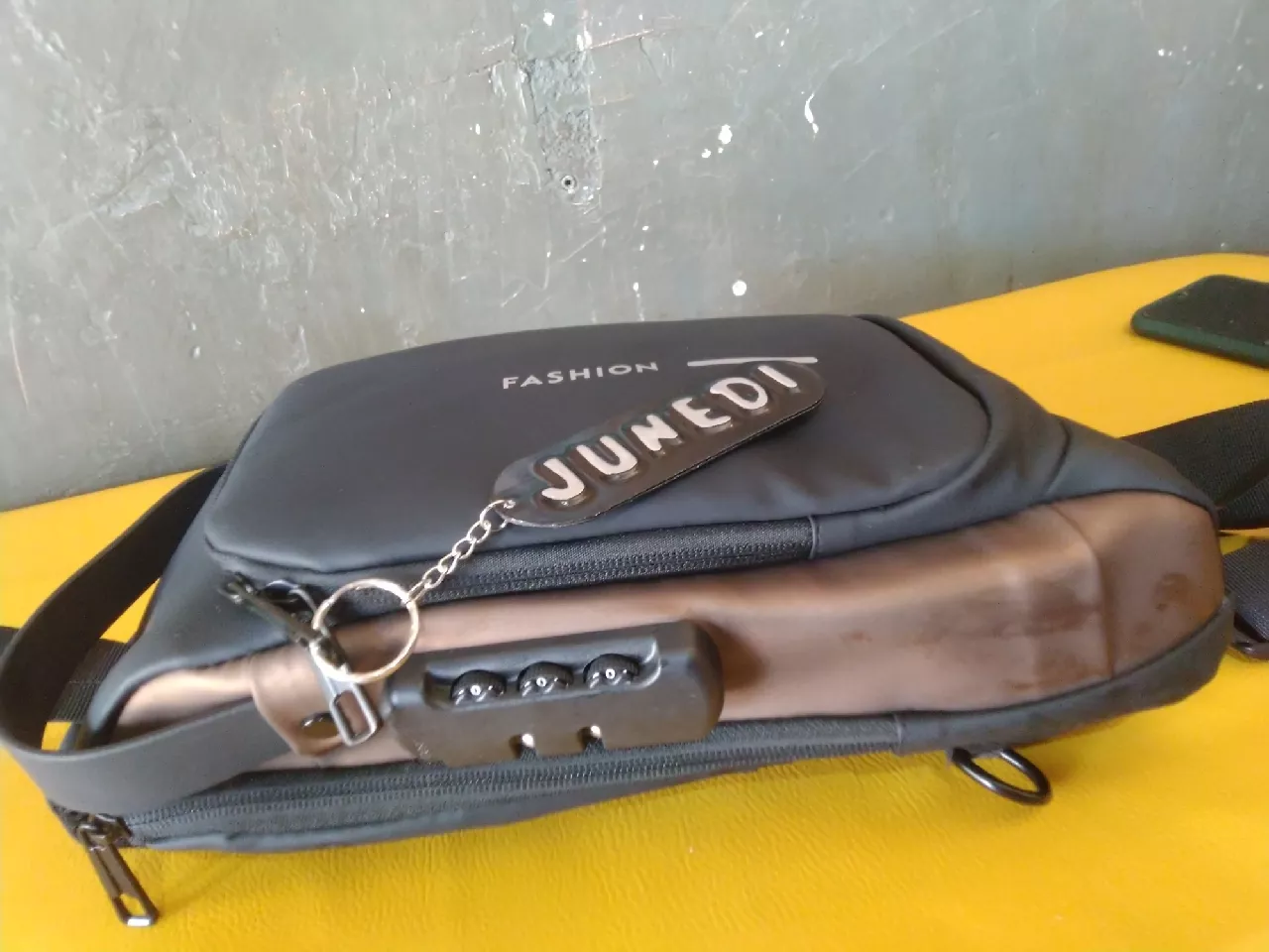 2. CIVETO TS207 Tas Selempang Pria USB Fashion Waterproof Men Chest Sling Bag - Foto ulasan pembeli