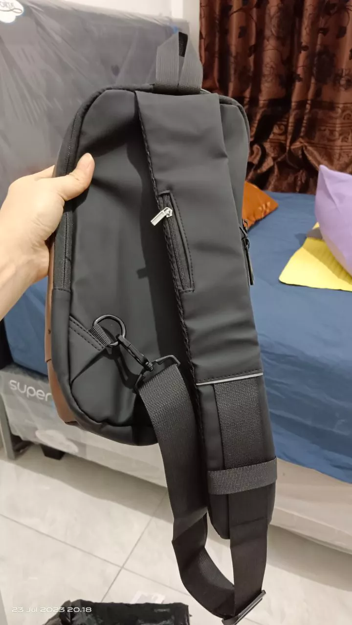 2. CIVETO TS207 Tas Selempang Pria USB Fashion Waterproof Men Chest Sling Bag - Foto ulasan pembeli