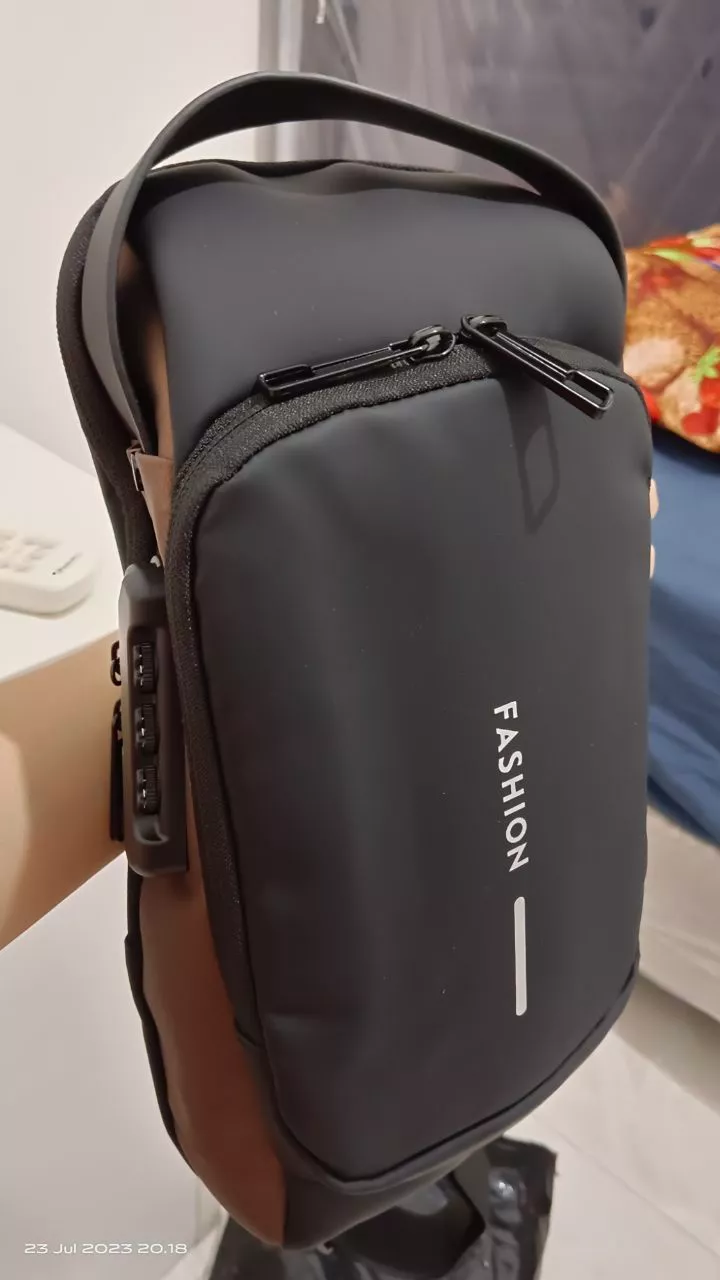 2. CIVETO TS207 Tas Selempang Pria USB Fashion Waterproof Men Chest Sling Bag - Foto ulasan pembeli