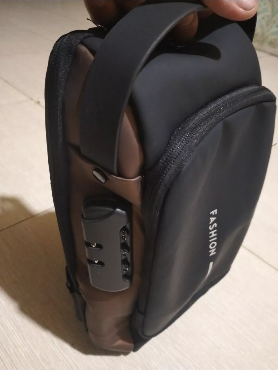 2. CIVETO TS207 Tas Selempang Pria USB Fashion Waterproof Men Chest Sling Bag - Foto ulasan pembeli
