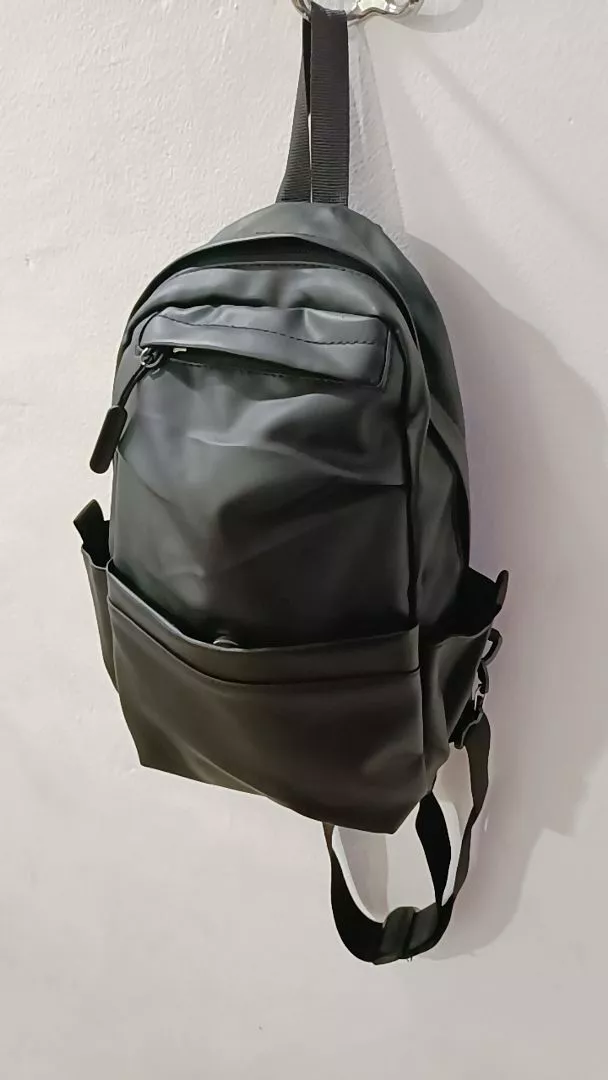 5. Freeknight Tas Selempang Pria Tas Slempang Bahu Pria Wanita Ringan Anti Air Sling Bag Travel Pouch Hitam TS610 - Foto ulasan pembeli