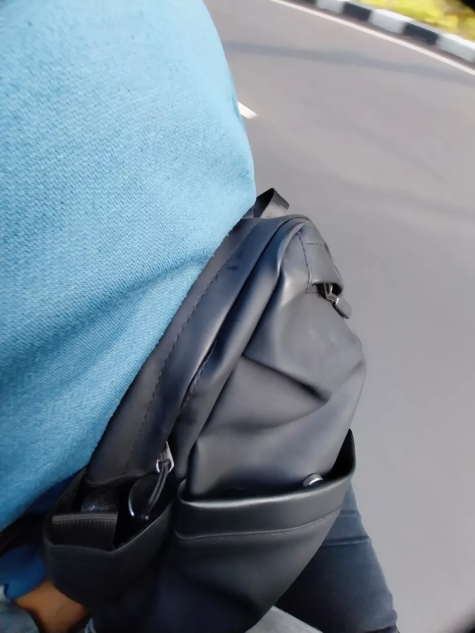 5. Freeknight Tas Selempang Pria Tas Slempang Bahu Pria Wanita Ringan Anti Air Sling Bag Travel Pouch Hitam TS610 - Foto ulasan pembeli