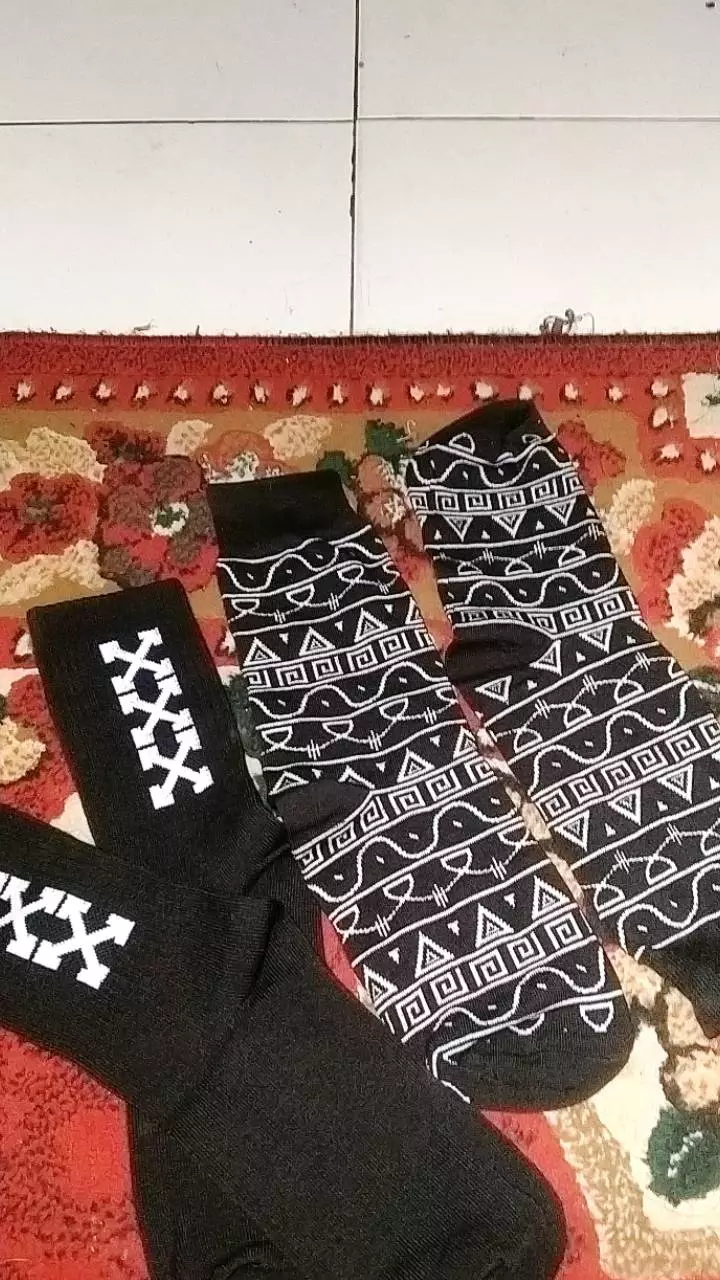 Foto ulasan pembeli mrizkyd14, varian TRIBAL VI, OFF WHITE I