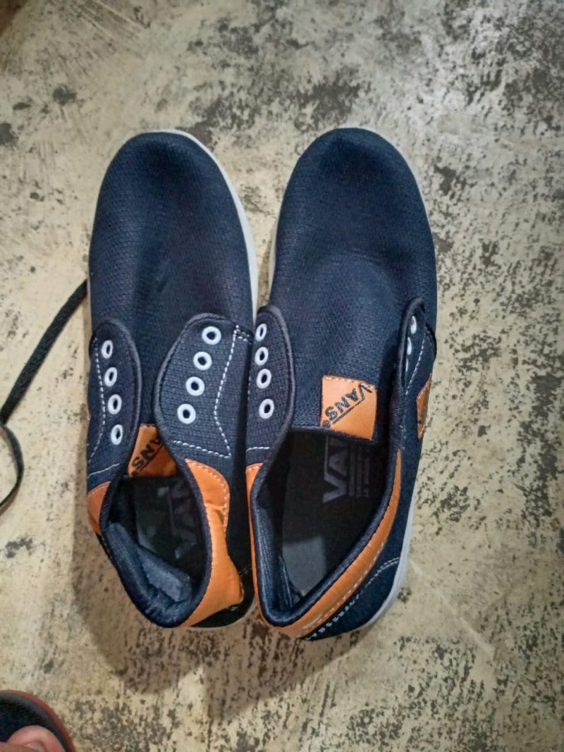 5. Sepatu Kets Denim Unisex Vans Model VD2 dengan Desain Klasik dan Nyaman - Foto ulasan pembeli