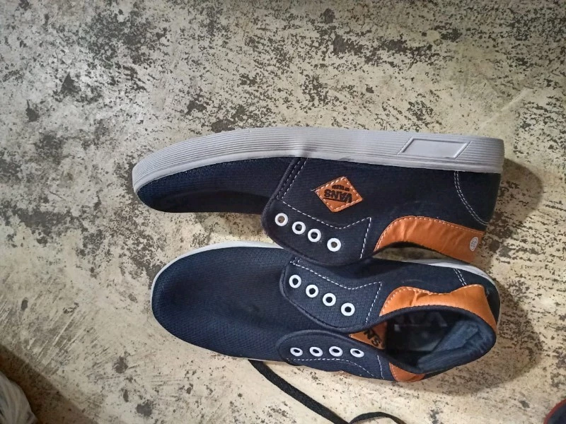 5. Sepatu Kets Denim Unisex Vans Model VD2 dengan Desain Klasik dan Nyaman - Foto ulasan pembeli