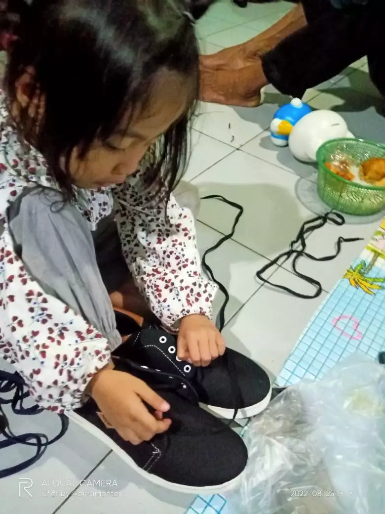 5. Sepatu Kets Denim Unisex Vans Model VD2 dengan Desain Klasik dan Nyaman - Foto ulasan pembeli