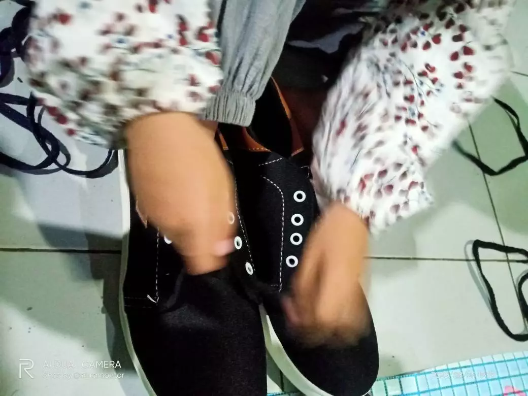 5. Sepatu Kets Denim Unisex Vans Model VD2 dengan Desain Klasik dan Nyaman - Foto ulasan pembeli