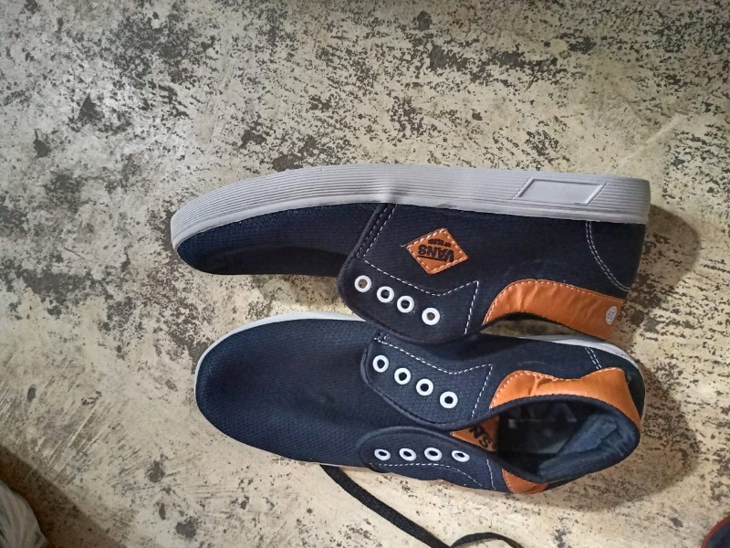 5. Sepatu Kets Denim Unisex Vans Model VD2 dengan Desain Klasik dan Nyaman - Foto ulasan pembeli