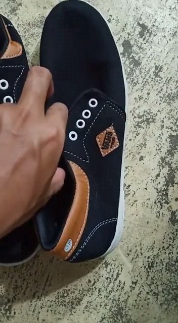 5. Sepatu Kets Denim Unisex Vans Model VD2 dengan Desain Klasik dan Nyaman - Foto ulasan pembeli