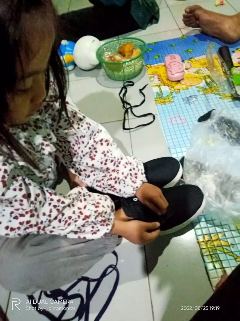 5. Sepatu Kets Denim Unisex Vans Model VD2 dengan Desain Klasik dan Nyaman - Foto ulasan pembeli
