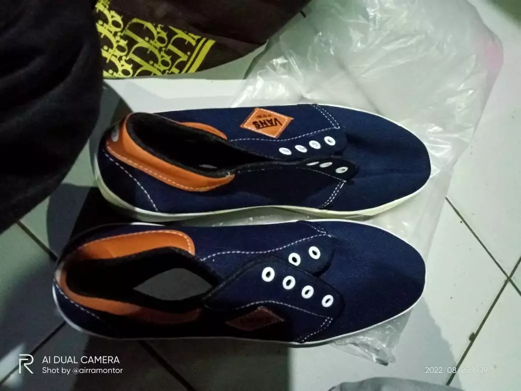 5. Sepatu Kets Denim Unisex Vans Model VD2 dengan Desain Klasik dan Nyaman - Foto ulasan pembeli