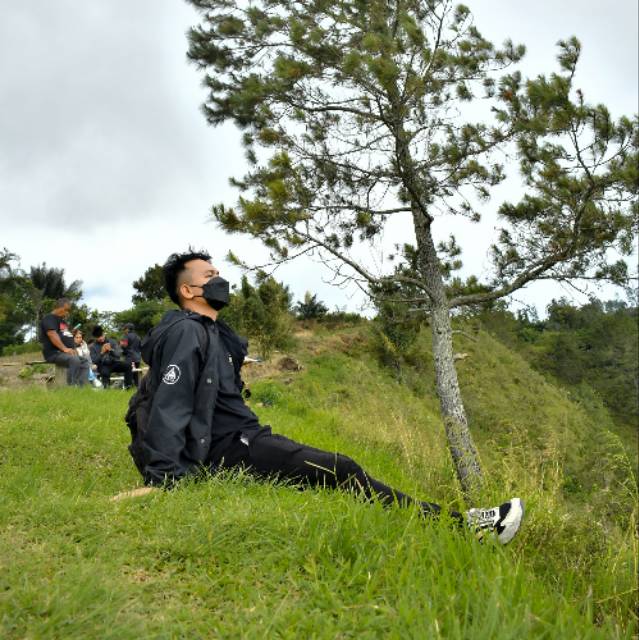 6. Leedoo Sepatu Kerja Pria Casual Outdoor Sneakers Original 100 Kekinian Olahraga Shoes Hitam MC448 - Foto ulasan pembeli