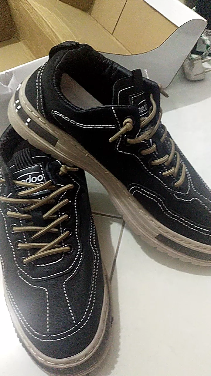 6. Leedoo Sepatu Kerja Pria Casual Outdoor Sneakers Original 100 Kekinian Olahraga Shoes Hitam MC448 - Foto ulasan pembeli