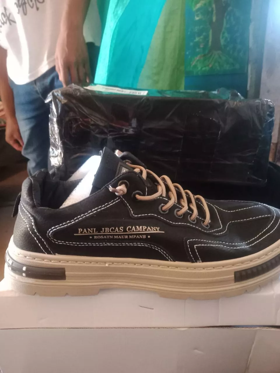 6. Leedoo Sepatu Kerja Pria Casual Outdoor Sneakers Original 100 Kekinian Olahraga Shoes Hitam MC448 - Foto ulasan pembeli
