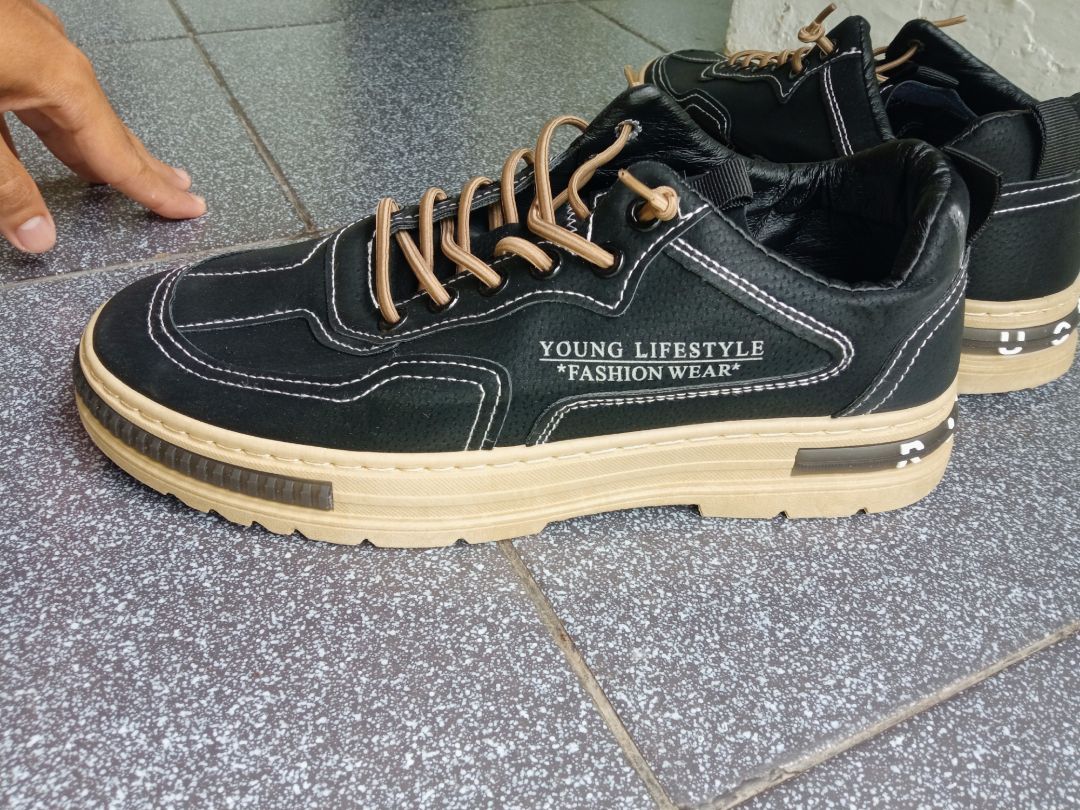 6. Leedoo Sepatu Kerja Pria Casual Outdoor Sneakers Original 100 Kekinian Olahraga Shoes Hitam MC448 - Foto ulasan pembeli