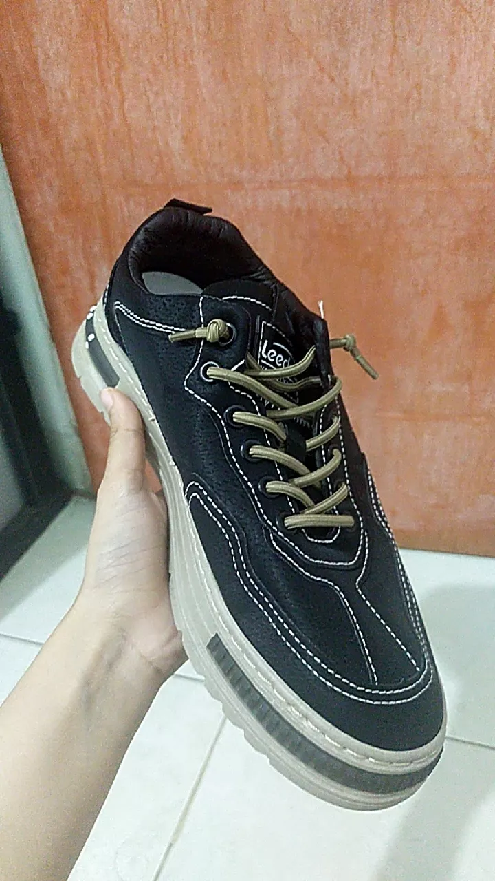 6. Leedoo Sepatu Kerja Pria Casual Outdoor Sneakers Original 100 Kekinian Olahraga Shoes Hitam MC448 - Foto ulasan pembeli