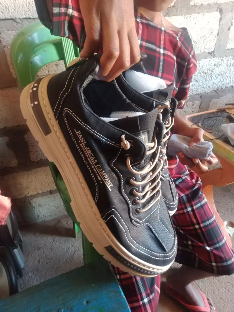 6. Leedoo Sepatu Kerja Pria Casual Outdoor Sneakers Original 100 Kekinian Olahraga Shoes Hitam MC448 - Foto ulasan pembeli