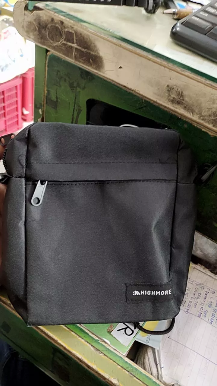 7. Tas Selempang Pria Highmore Original Casual - Foto ulasan pembeli
