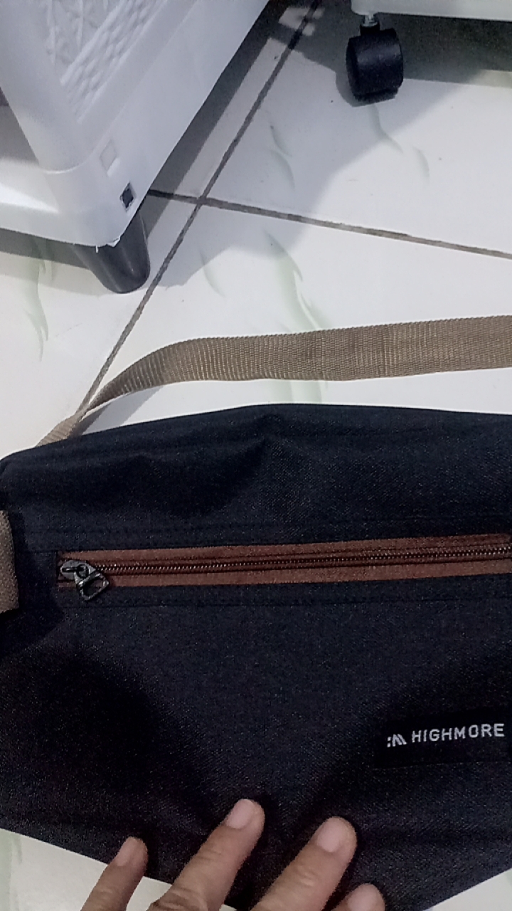 7. Tas Selempang Pria Highmore Original Casual - Foto ulasan pembeli