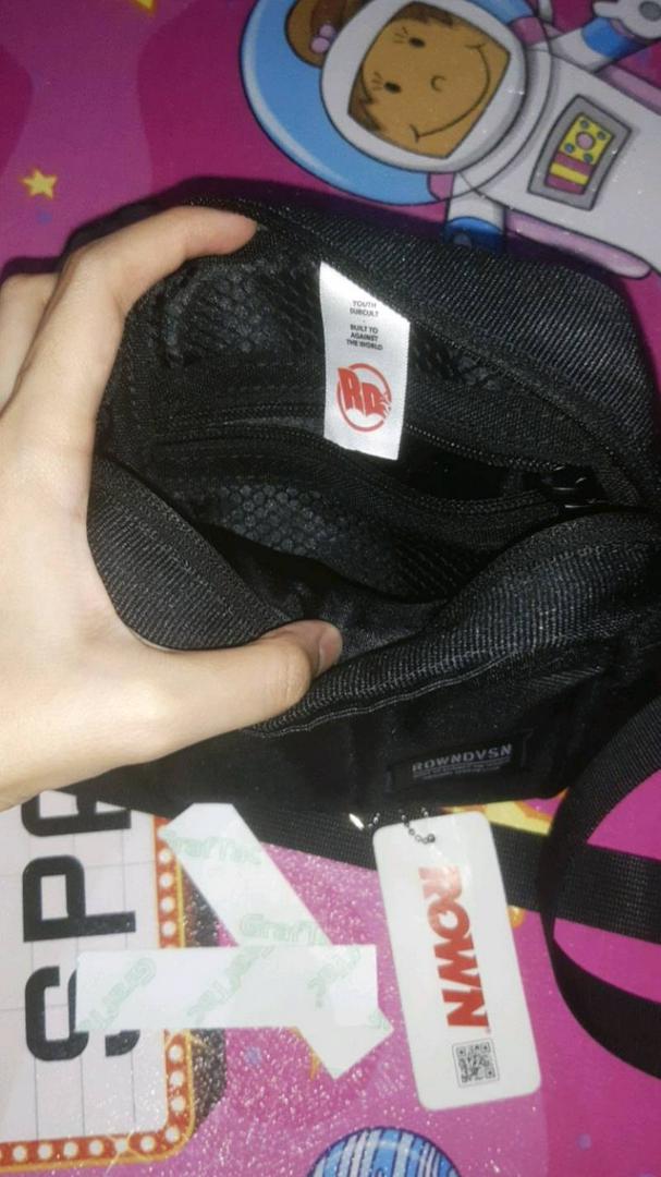 8. Rown Division Sling Bag || Paquito Hitam Tas Selempang - foto 9 dari 10, ROWN DVSN