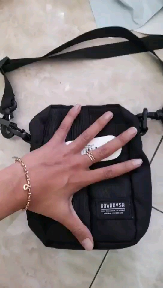 8. Rown Division Sling Bag || Paquito Hitam Tas Selempang - Foto ulasan pembeli
