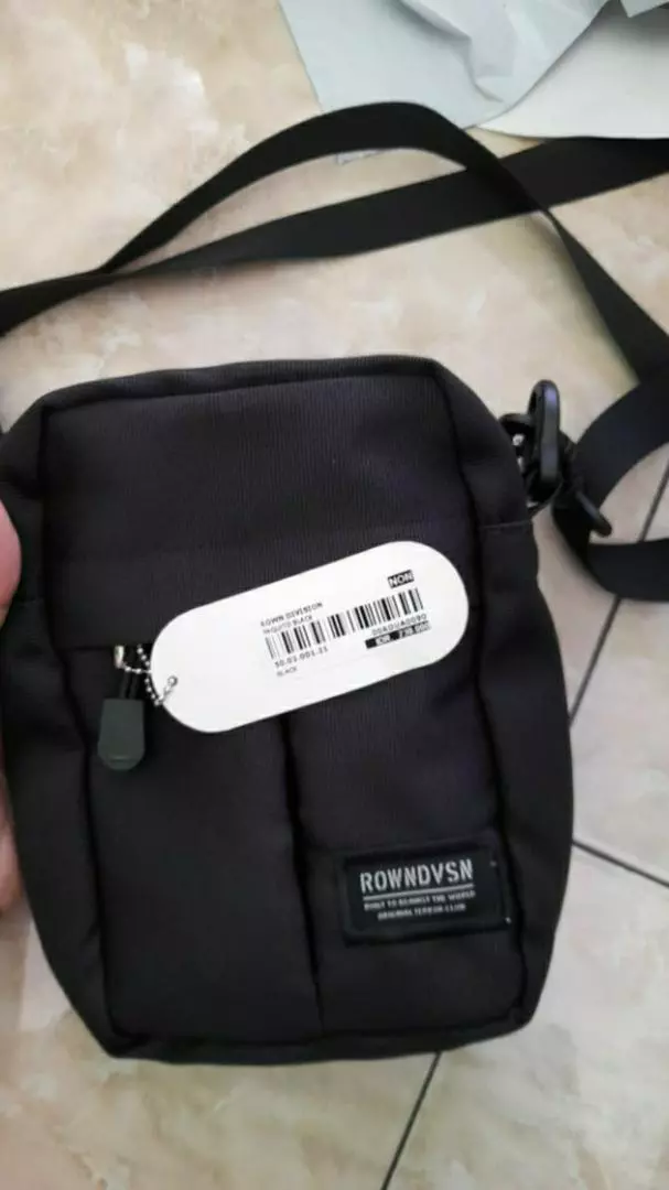 8. Rown Division Sling Bag || Paquito Hitam Tas Selempang - Foto ulasan pembeli