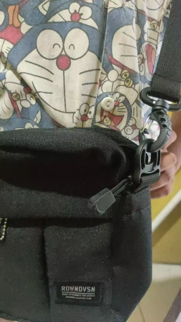 8. Rown Division Sling Bag || Paquito Hitam Tas Selempang - Foto ulasan pembeli