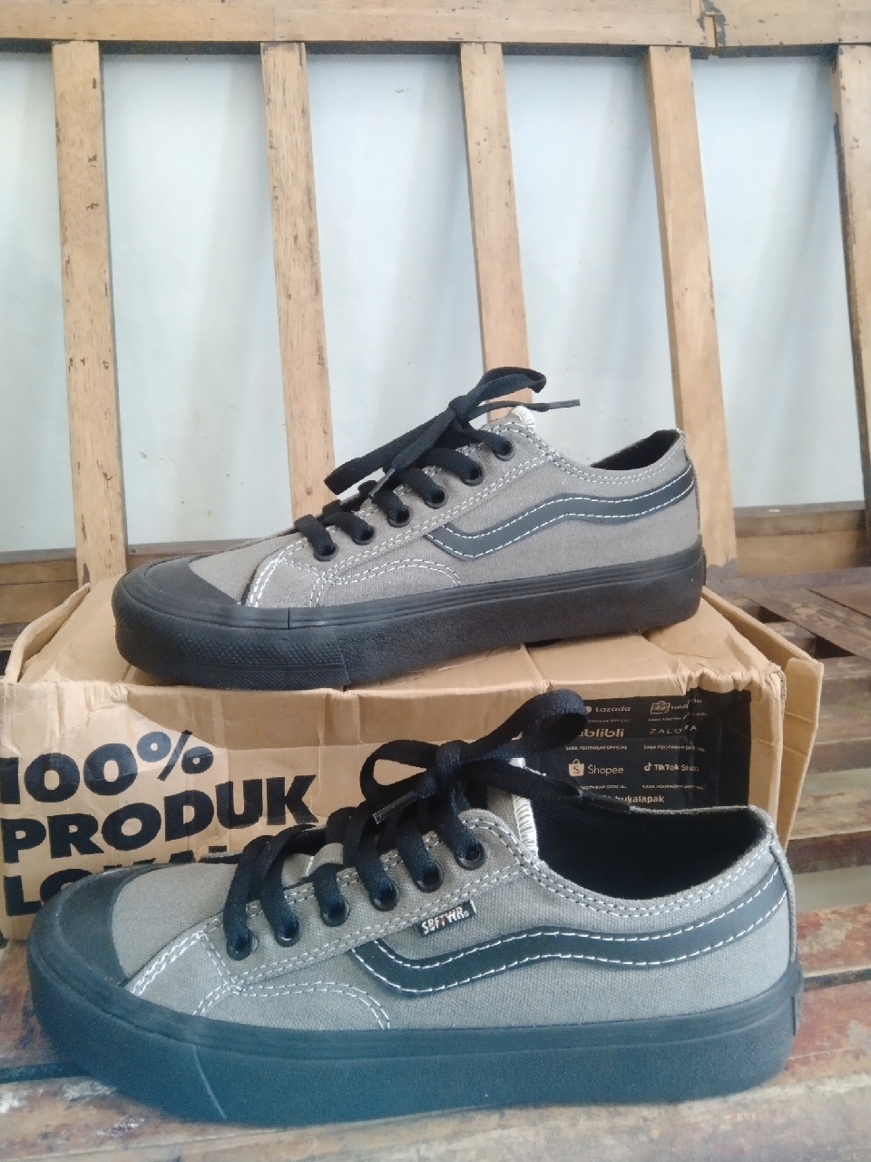 8. SABA Veloz Grey Black - Sepatu Sneakers Casual Pria Wanita | Simple, Nyaman & Kekinian VLZ 20 - Foto ulasan pembeli